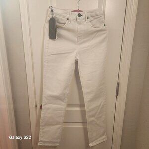Rag & Bone White Jeans. Looks like High rise/straight fit. NWT. Size 26.